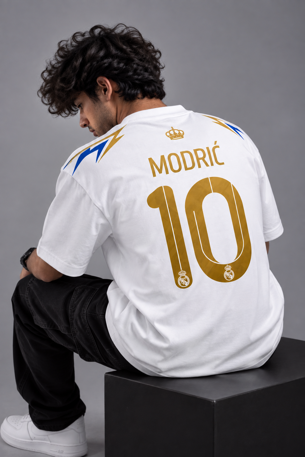 Luka Modrić 10 Real Madrid Oversized Fan T-Shirt